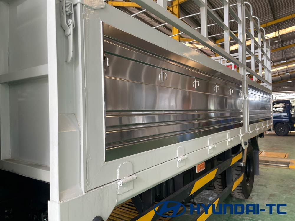 Xe tải Hyundai Mighty 110SP thùng mui bạt 7 tấn